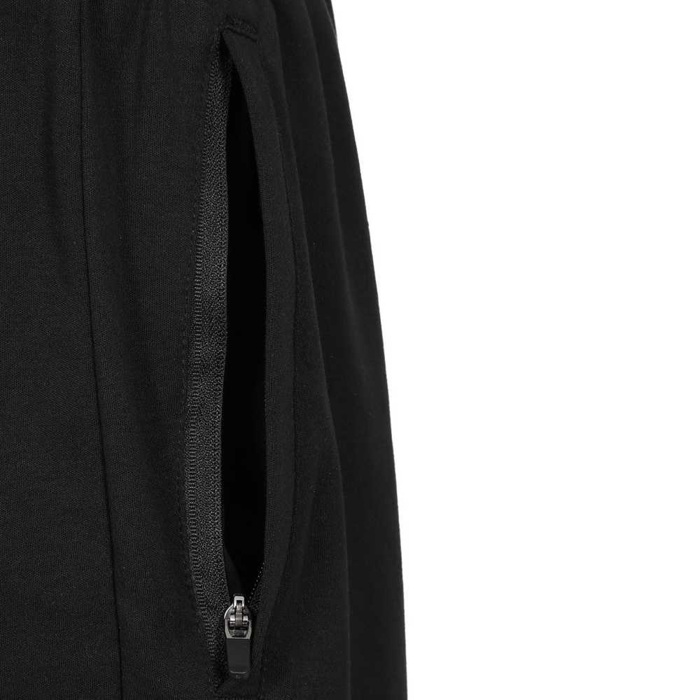 black shorts pocket detail